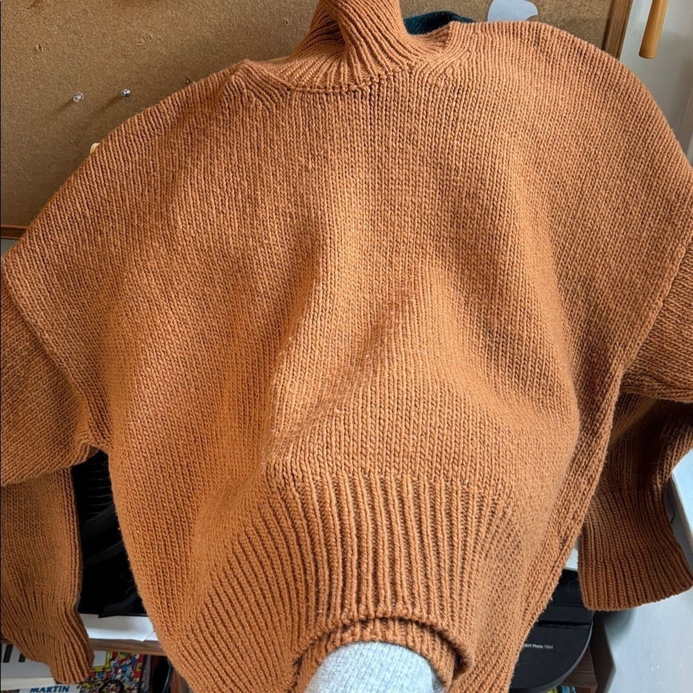 Babaa Turtleneck Sweater - Picture 17 of 17